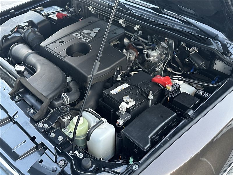 Mitsubishi Pajero 3,2 DI-D 190PS  Instyle-7 4x4 - fotka 47 z 54