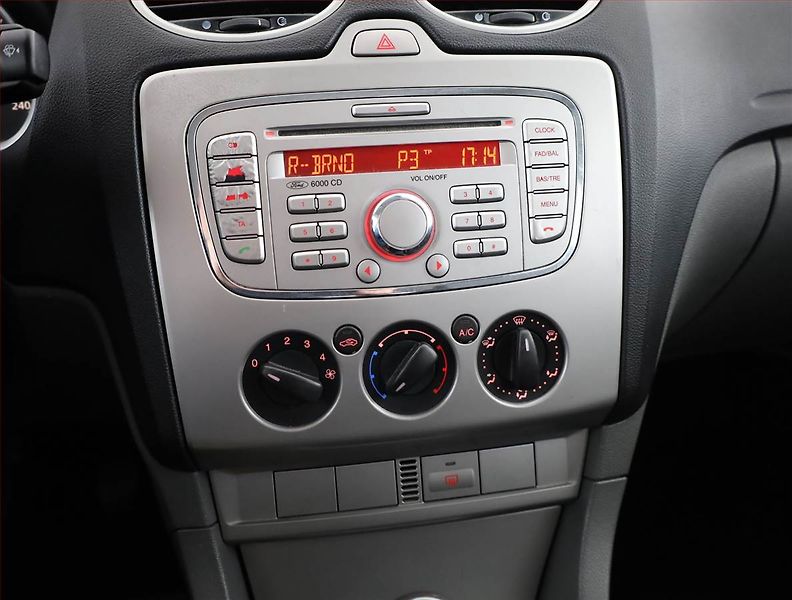 Ford Focus (2009) 1.6 16V, nová STK, jezdí dobře - fotka 9 z 14