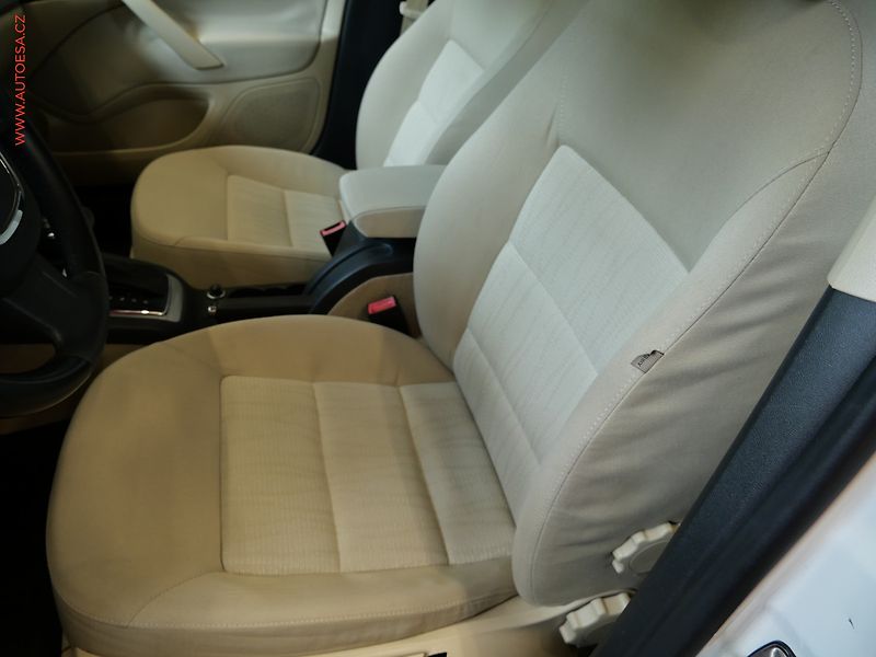 Škoda Octavia (2012) 1.6TDi, 2.maj,ČR, DSG, STK4 - fotka 9 z 26