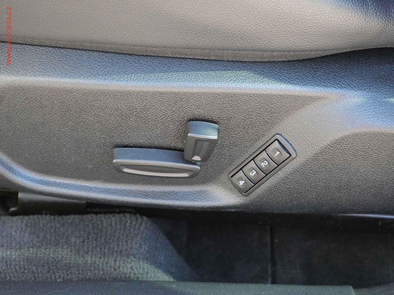 Ford Mondeo (2010) 2.0 TDCI, AT, navi, xenon - fotka 12 z 21