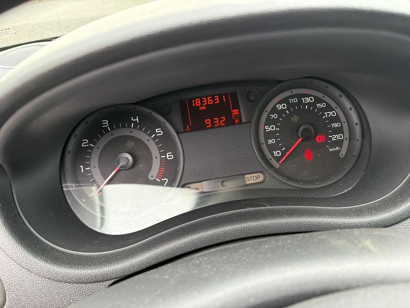 Renault Clio (2008) Renault Clio  - fotka 12 z 15
