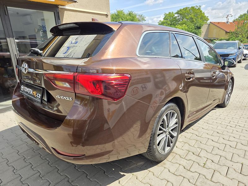 Toyota Avensis 2.0-VELMI ZACHOVALÝ STAV - fotka 11 z 28