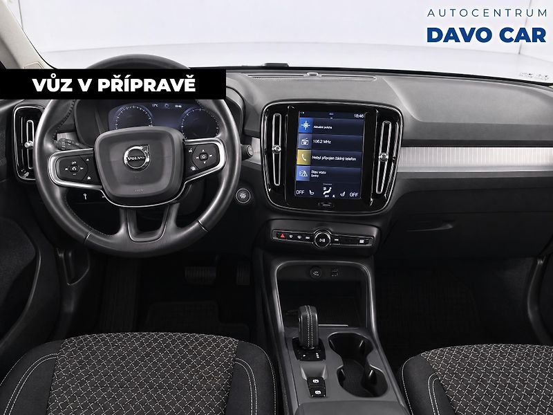 Volvo XC40 2.0 D3 110kW AWD Momentum PRO - fotka 5 z 12