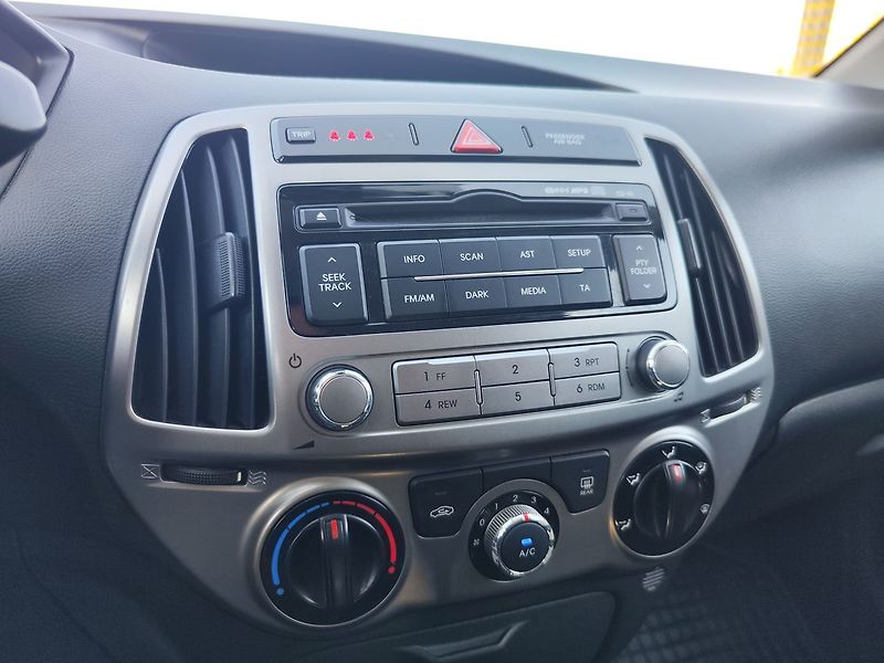 Hyundai i20 1.2i/63kW Family Space - fotka 16 z 23
