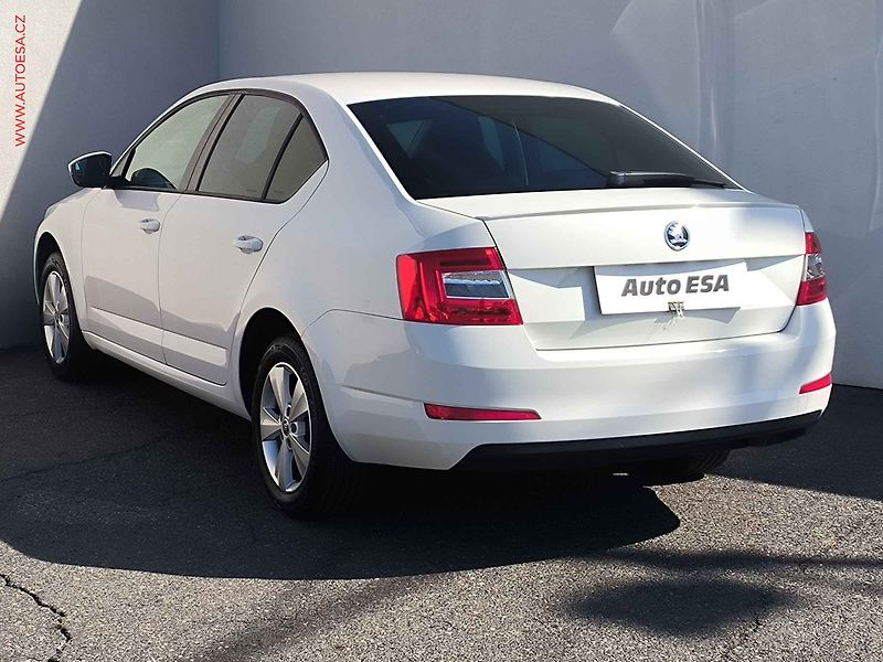 Škoda Octavia (2015) 1.6TDi, ČR, AC, výhřev sed. - fotka 6 z 17