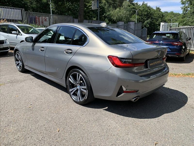 BMW Řada 3 2,0 330e INDIVIDUAL,1.MAJ,ČR - fotka 8 z 27
