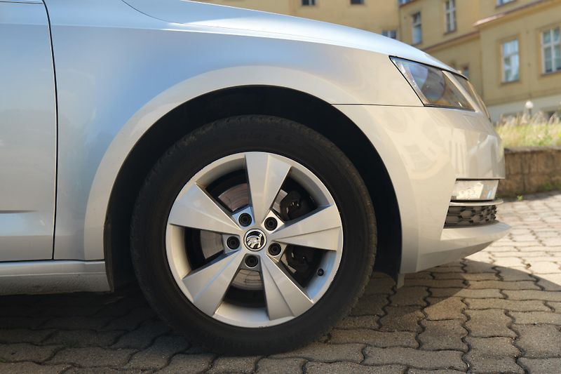 Škoda Octavia 1.0 TSI DSG CarPlay Tažné Senz - fotka 9 z 30