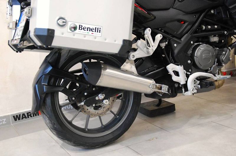 Benelli TRK 251 (2022) hezký stav, 2. maj, původ ČR - fotka 5 z 20