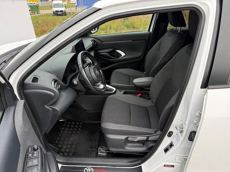 Toyota Yaris Cross 1.5 HSD e-CVT Style Tech FWD - fotka 11 z 26