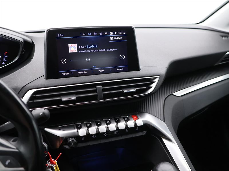 Peugeot 3008 1.2 PureTech 96kW CZ DPH - fotka 16 z 28