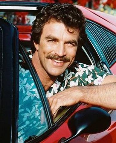 Tom Selleck v kabině Ferrari 308 GTS v seriálu Magnum., zdroj: Wikimedia Commons, Theo's Little Bot