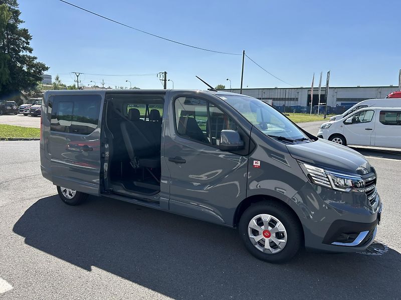 Renault Trafic (2026) COMBI L2H1 150k RED 8/9 míst - fotka 2 z 29