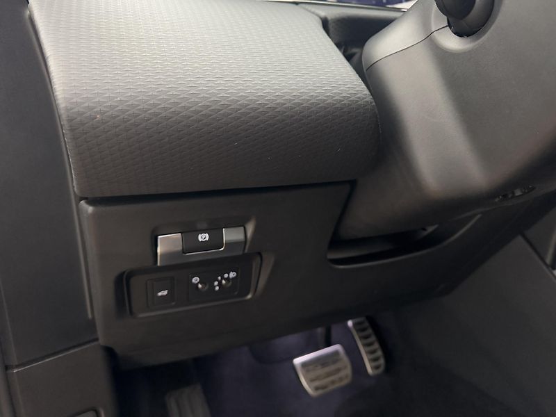 Land Rover Range Rover Evoque 2.0d*4x4*R-Dynamic*132kw* - fotka 9 z 30