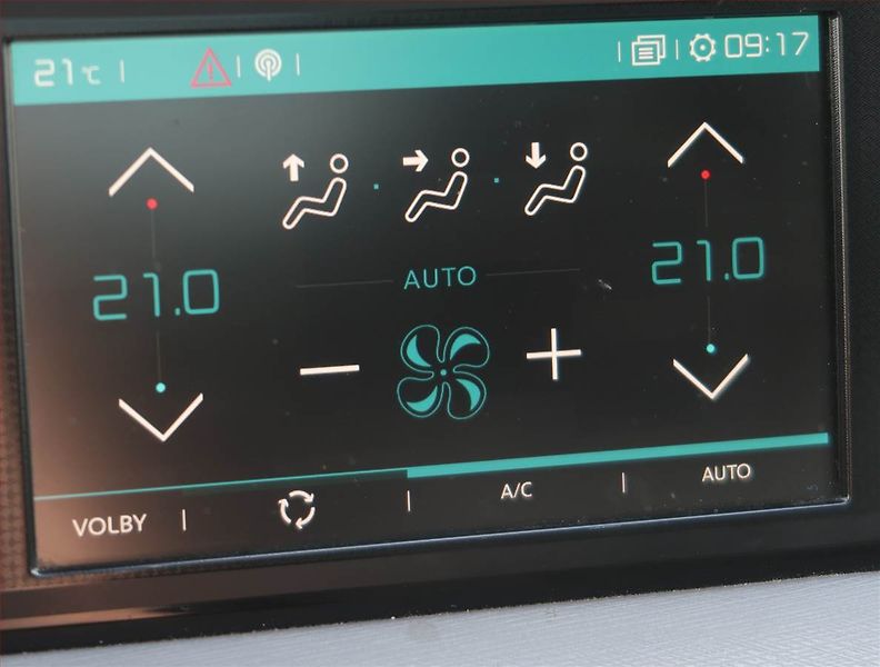 Citroën C4 Picasso (2018) 1.6 BlueHDi, 7 míst, Navi - fotka 19 z 21