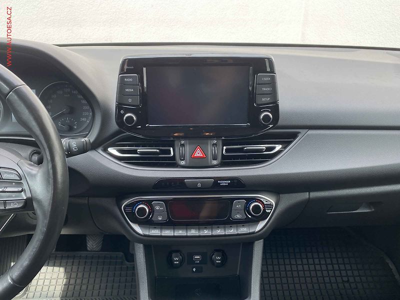 Hyundai i30 (2021) 1.5 T-GDi, ČR, Smart, LED - fotka 12 z 19