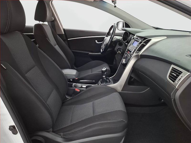 Hyundai i30 (2017) 1.6 CRDi, Tempomat - fotka 9 z 16