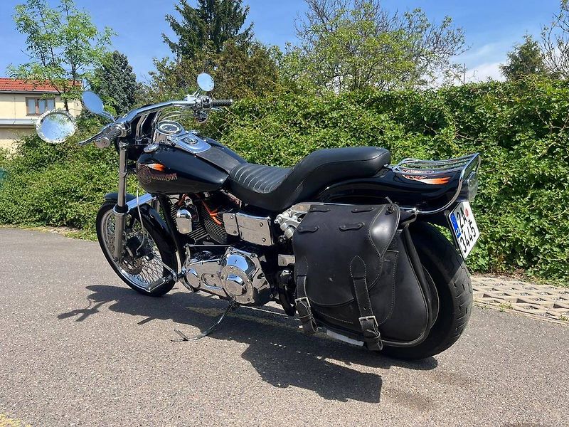 Harley-Davidson FXDWGI Dyna Wide Glide (2005) - fotka 5 z 17