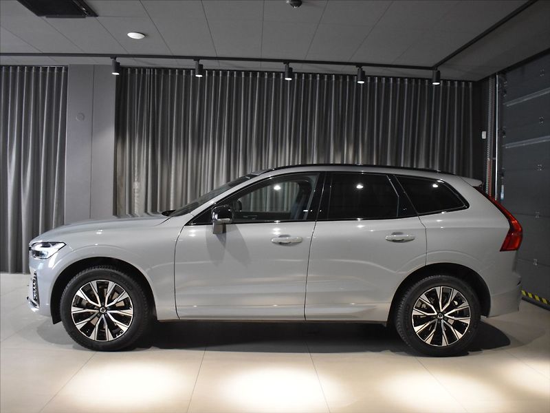 Volvo XC60 2,0 B4 AWD Plus Blis,Bezklíč - fotka 2 z 23