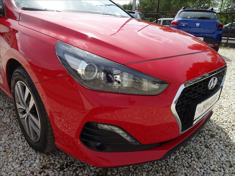 Hyundai i30 1,4 T-GDi 103 kW Fastback - fotka 11 z 55