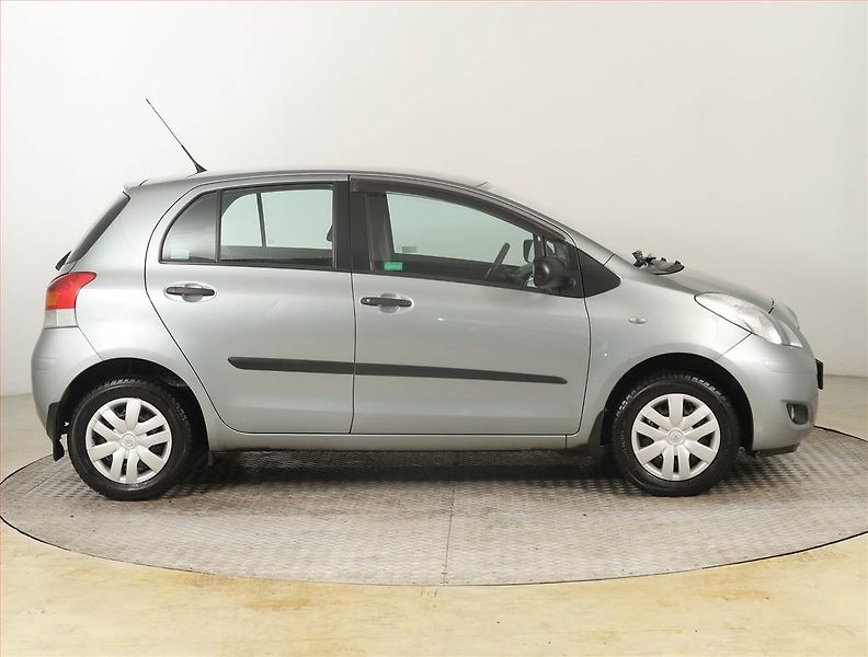 Toyota Yaris (2010) 1.0 VVT-i, ČR,1.maj - fotka 6 z 17