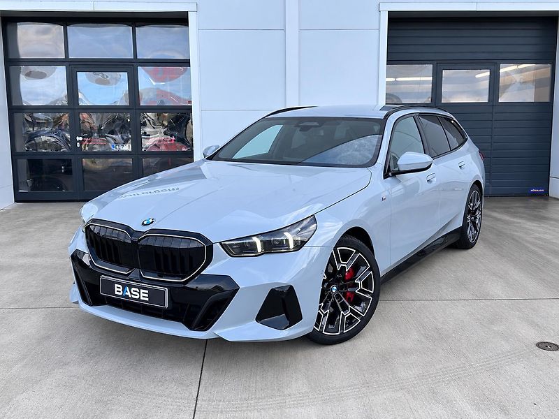 BMW Řada 5 540d xDrive Touring M-Sport - fotka 1 z 35