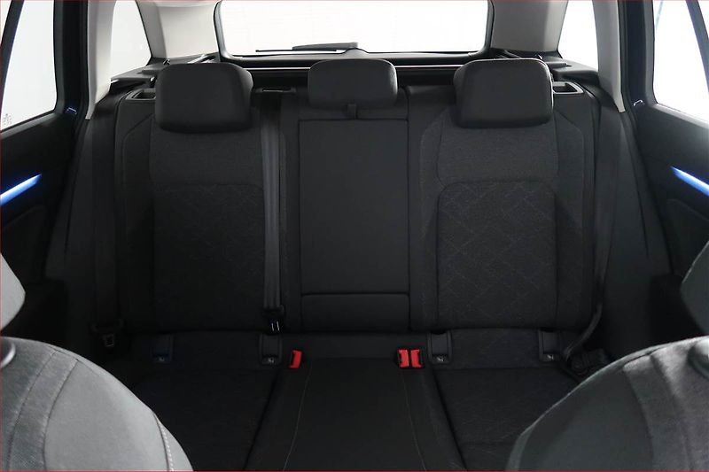 Volkswagen Golf (2024) 1.5 TSI - fotka 10 z 18