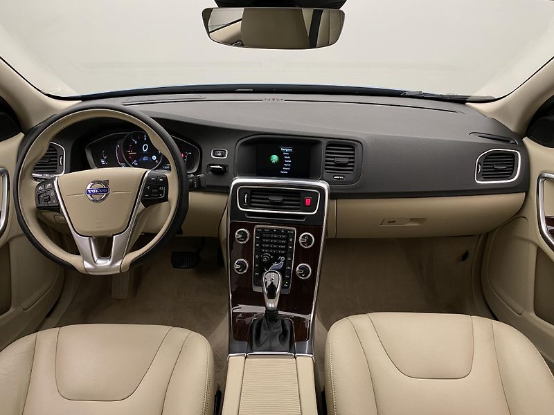 Volvo S60 D4 SUMMUM AUT - fotka 2 z 45
