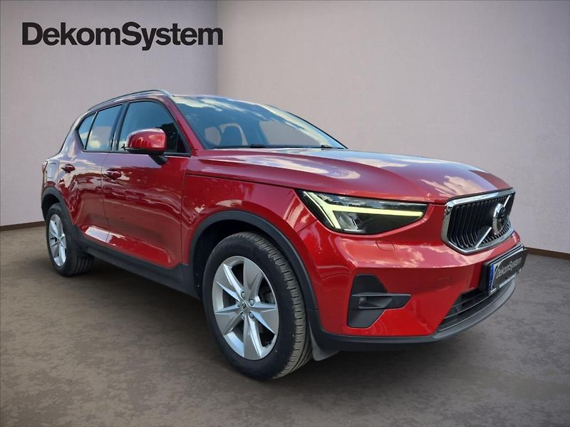 Volvo XC40 1,5 T2 FWD Momentum - fotka 2 z 18