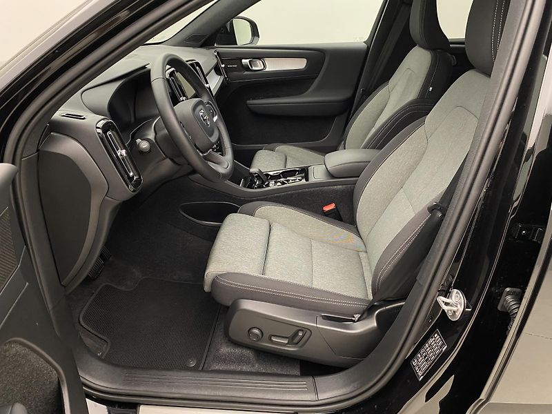 Volvo XC40 B3 PLUS BLACK EDITION AUT CZ - fotka 3 z 56