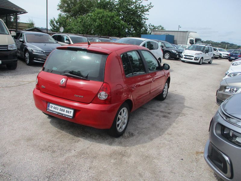 Renault Clio (2009) 1,2 - fotka 4 z 9