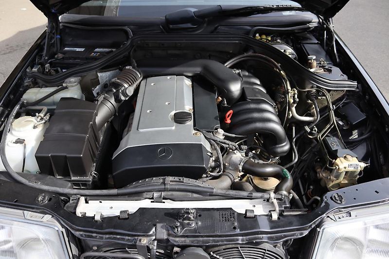 Mercedes-Benz 124 E320 CABRIO 162kW - fotka 42 z 50