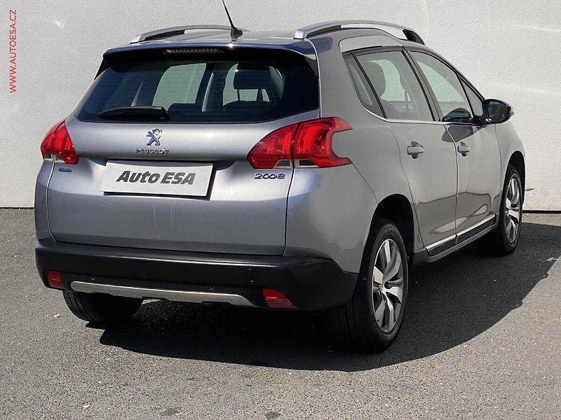 Peugeot 2008 (2016) 1.2PT, Allure, AT, navi - fotka 4 z 15
