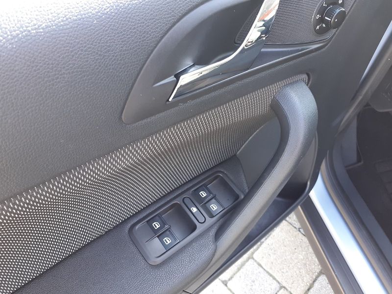 Škoda Yeti (2011) 1.4 TSI AMBIENTE - fotka 12 z 33
