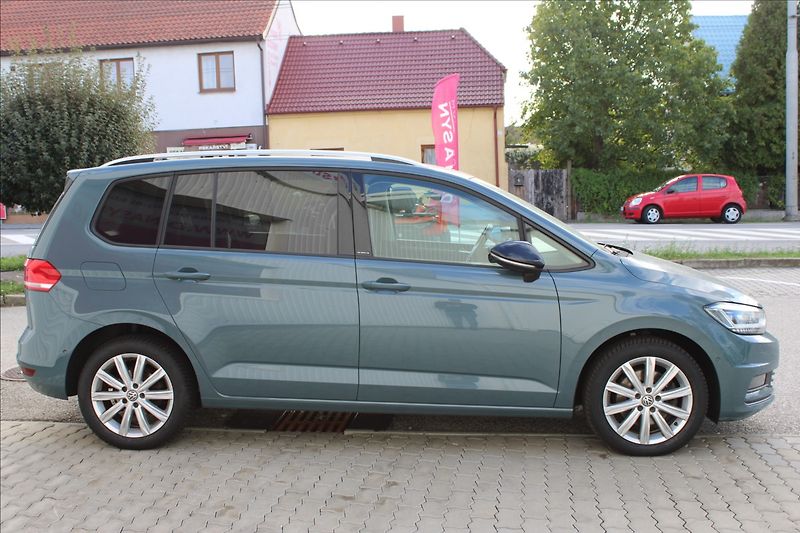 Volkswagen Touran 1,5 TSI IQ.Drive DSG - fotka 3 z 4