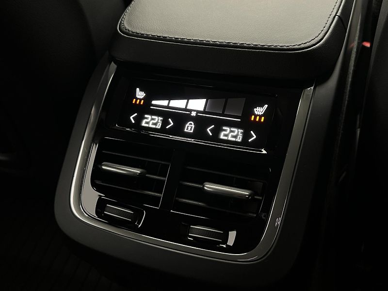 Volvo V90 CC B4 AWD PLUS AUT  - fotka 21 z 42