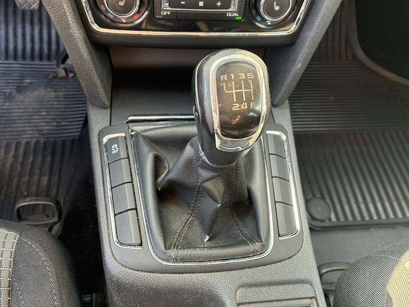 Škoda Superb (2012) 2.0TDI, 103KW - fotka 16 z 26