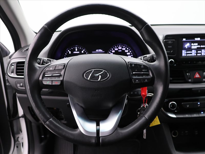 Hyundai i30 1,6 CRDi 81kW Trikolor tažné - fotka 17 z 31