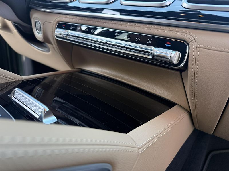 Mercedes-Benz GLE (2025) 450d 4MATIC Edition 140 Years - fotka 17 z 20