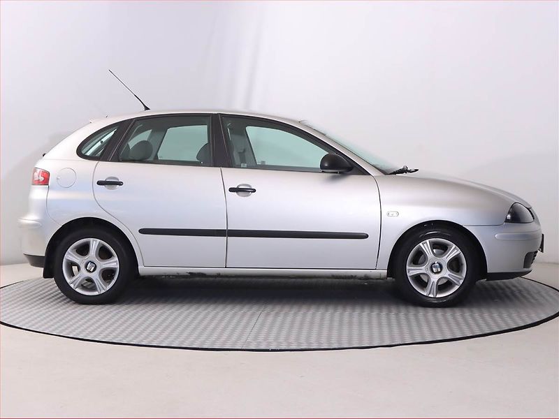 Seat Ibiza (2004) 1.4 16V, Serv.kniha, po STK - fotka 6 z 14