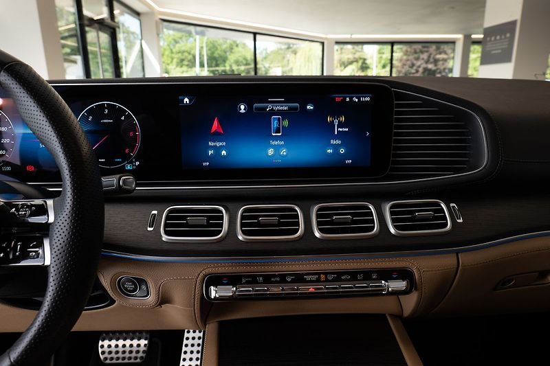 Mercedes-Benz GLS d 4MATIC E-active body control - fotka 11 z 24