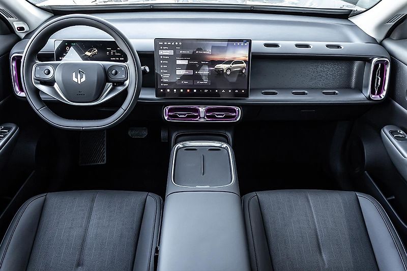 Leapmotor B10 (2026) 1,5 dojezd až 900km  DESIGN Hy - fotka 10 z 13