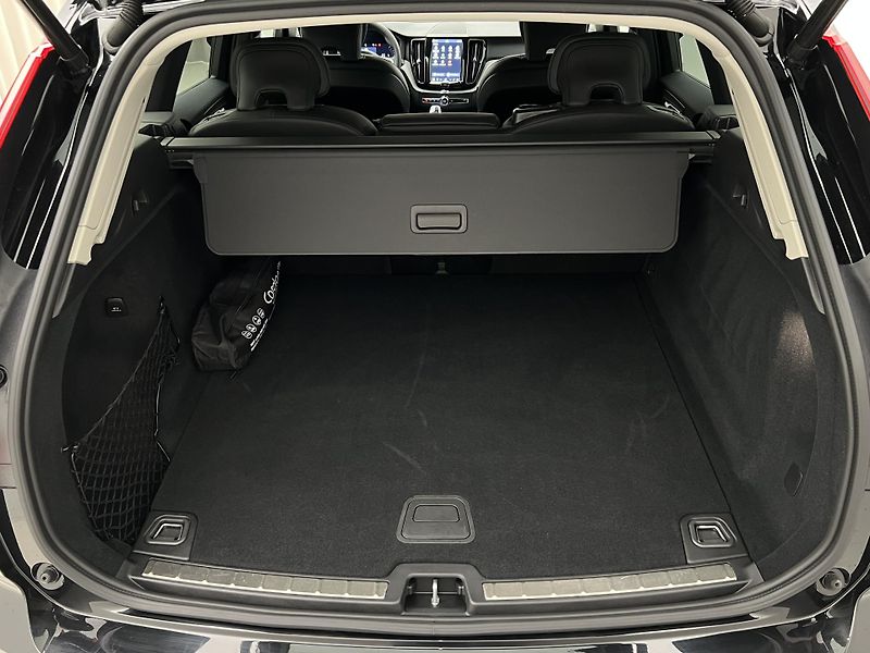 Volvo XC60 B5 AWD PLUS DARK AUT 1.maj. - fotka 5 z 46