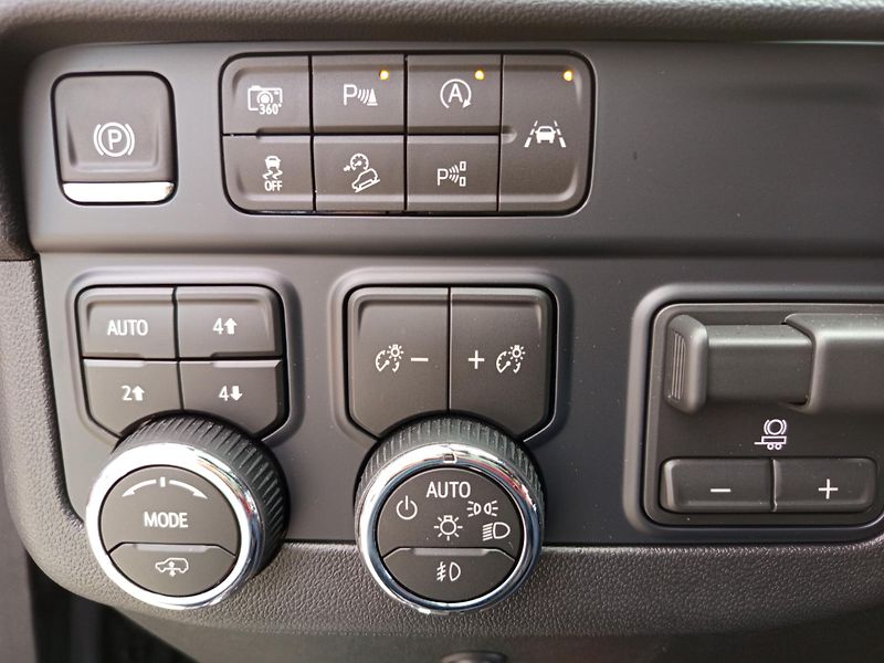 Chevrolet Suburban (2026) High Country 2026,AWD,kola 24