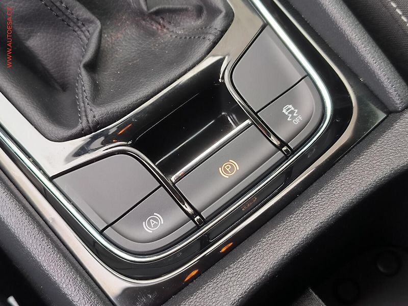 Škoda Karoq (2023) 1.5TSi, ČR, LED, autoAC - fotka 16 z 22