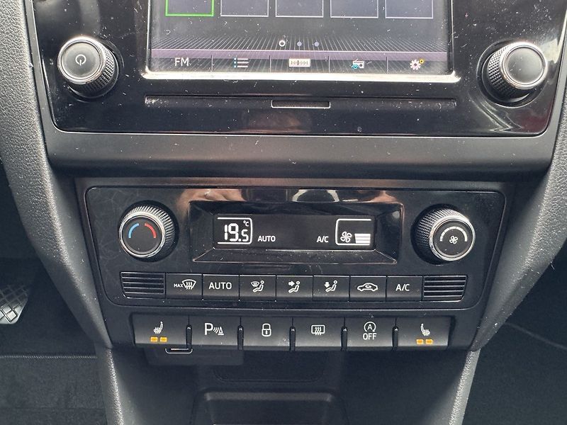 Škoda Rapid (2018) 1.0TSi Xenony Digi Klima DAB - fotka 9 z 48