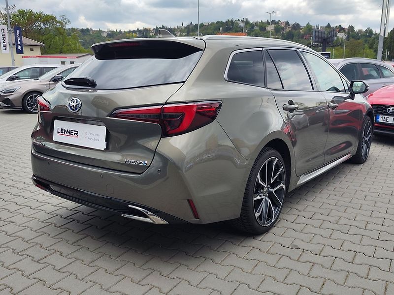 Toyota Corolla 2.0 HEV/144kW Executive e-CVT - fotka 5 z 35