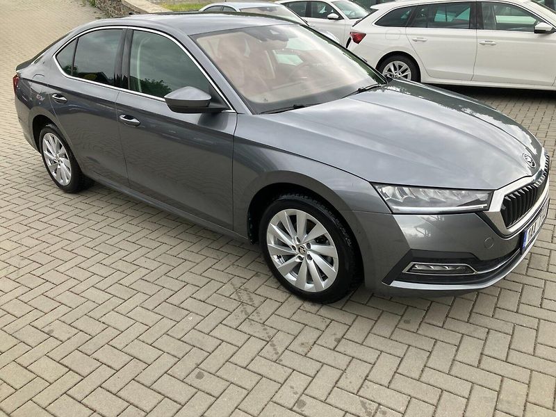 Škoda Octavia (2023) 2.0TDI 110kW DSG STYLE HEAD-UP - fotka 2 z 36