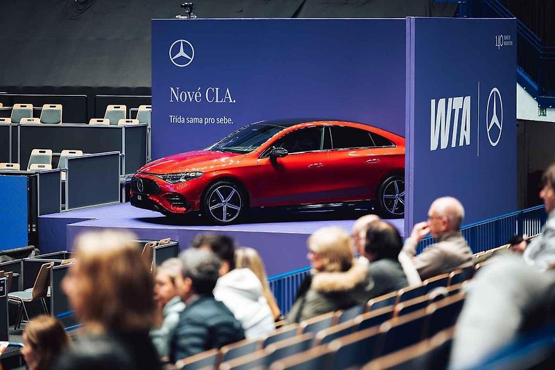 Mercedes-Benz letos odstartoval novou éru jako globální partner ženského tenisu (WTA). Své ambice v tomto sportu nyní potvrzuje i v České republice, kde v rámci ostravského turnaje představuje dvě klíčové novinky: novou generaci modelů GLB a GLC.