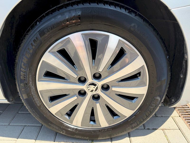 Škoda Superb (2023) 2.0TDI 110kW DSG Style - fotka 35 z 35