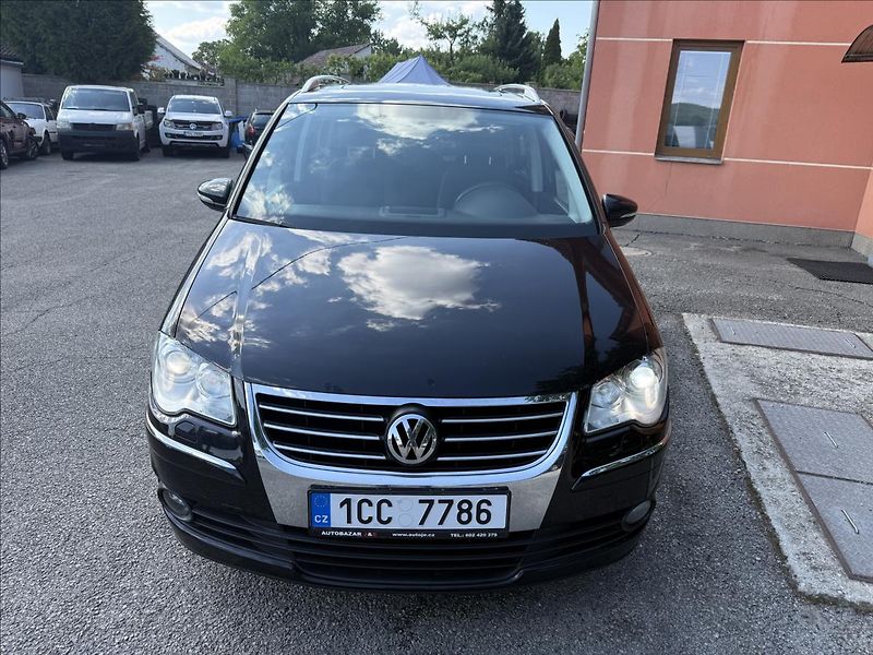 Volkswagen Touran 1,4 TSi Higline - fotka 2 z 28